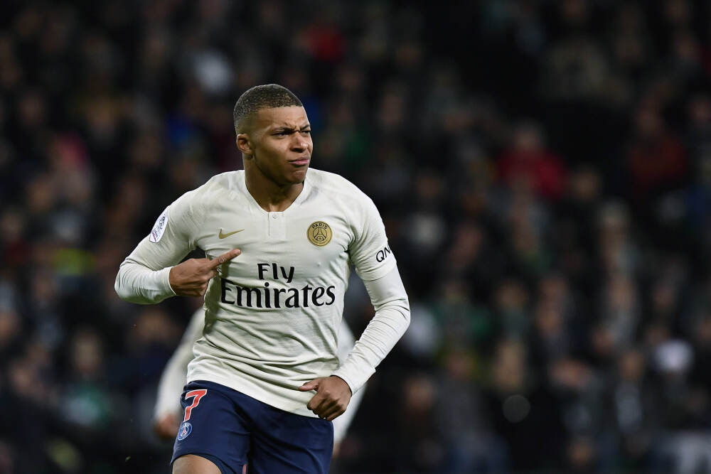 米体：莱奥花费数月完成背部大幅纹身，圣母玛利亚像和成长的街区